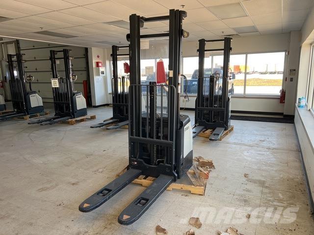 Crown ES 4000 Selvkørende stablere