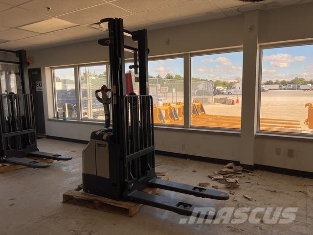 Crown ES 4000 Selvkørende stablere