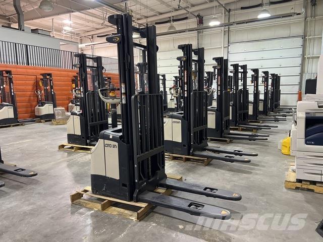 Crown ES 4000 Selvkørende stablere