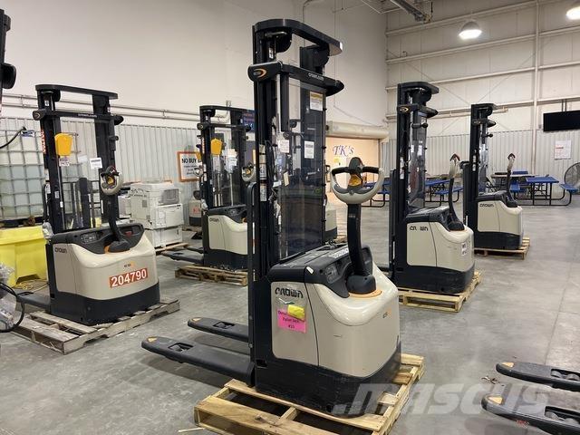 Crown ES 4000 Selvkørende stablere