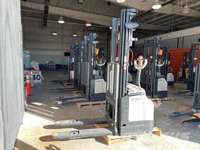 Crown ES 4000 Selvkørende stablere