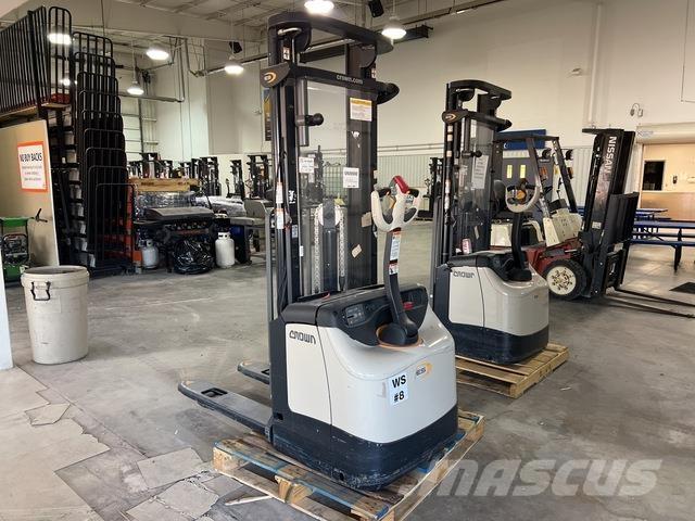 Crown ES 4000 Selvkørende stablere