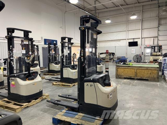 Crown ES 4000 Selvkørende stablere