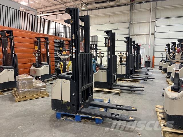 Crown ES 4000 Selvkørende stablere