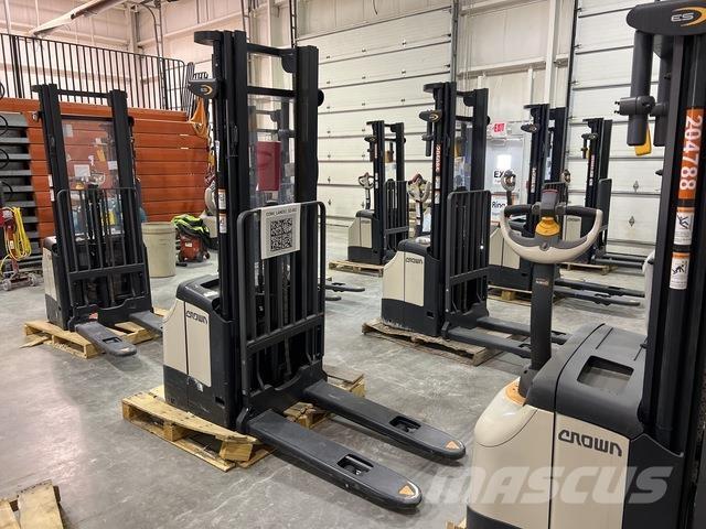 Crown ES 4000 Selvkørende stablere