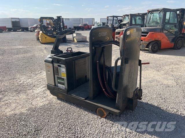 Crown TR4500 Bugsertruck