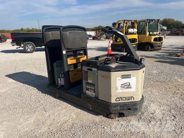 Crown TR4500 Bugsertruck