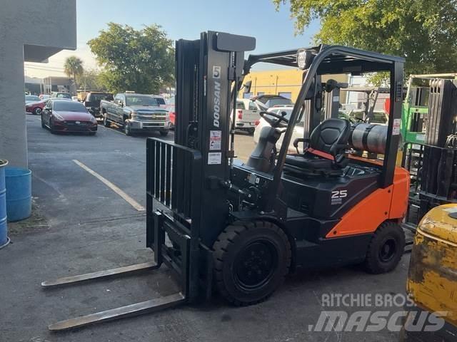 Doosan G25E-7 Entreprenør - Andet