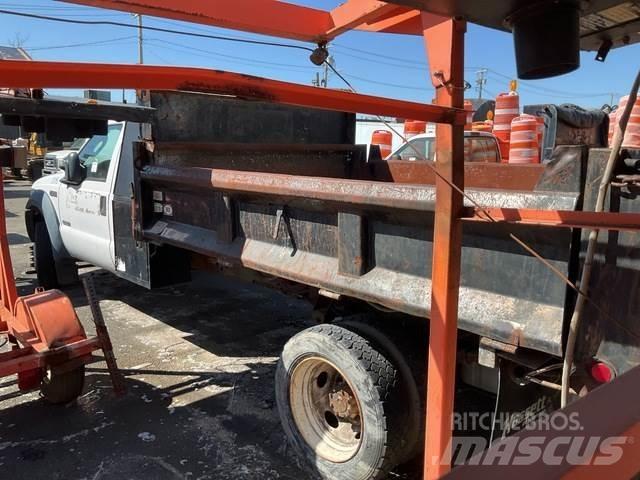 Ford 550 Lastbiler med tip
