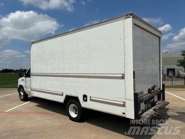 Ford E-350 Fast kasse