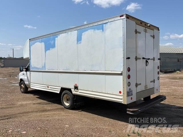 Ford E-350 Fast kasse