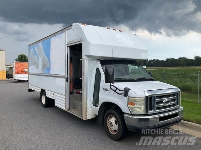 Ford E-350 Fast kasse