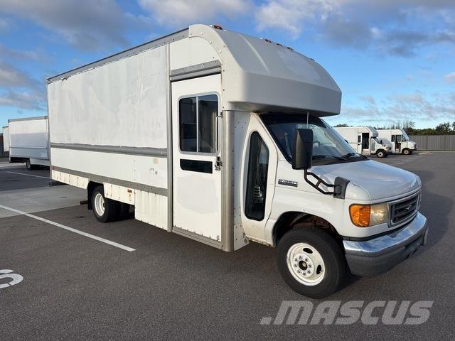 Ford E-350 Fast kasse