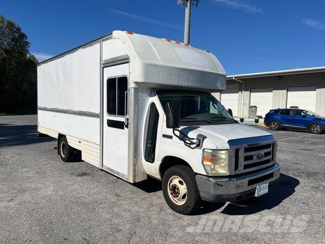 Ford E-350 Fast kasse