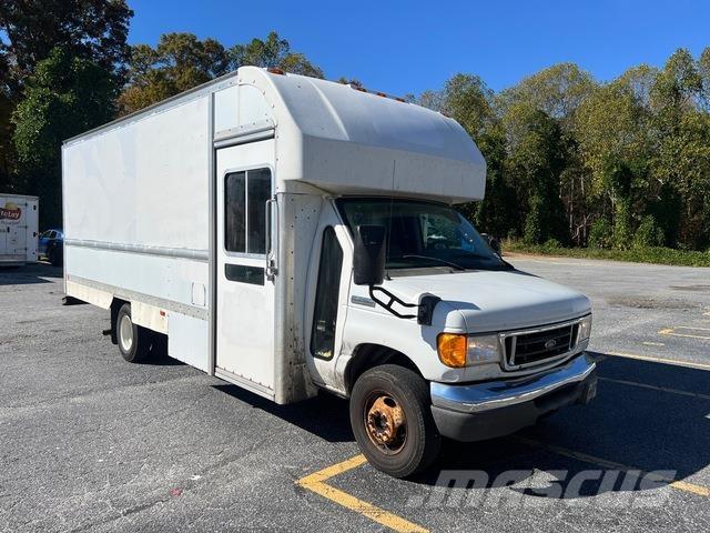 Ford E-350 Fast kasse