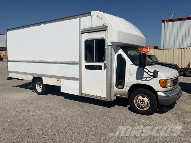 Ford E-350 Fast kasse