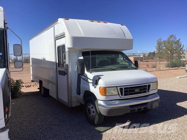 Ford E-350 Fast kasse