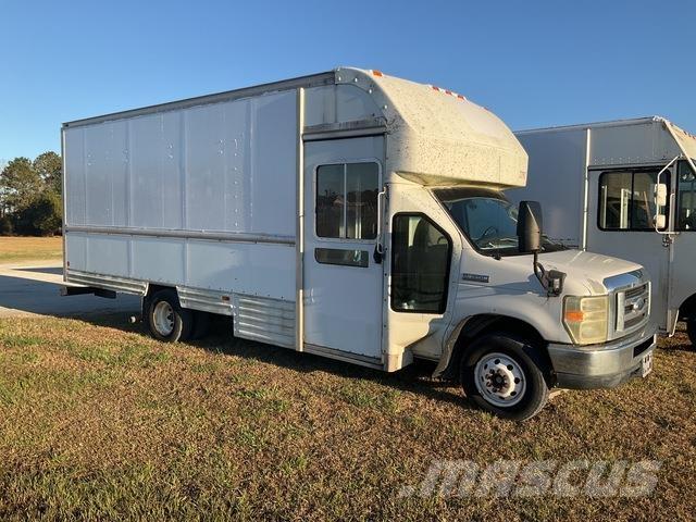 Ford E-350 Fast kasse