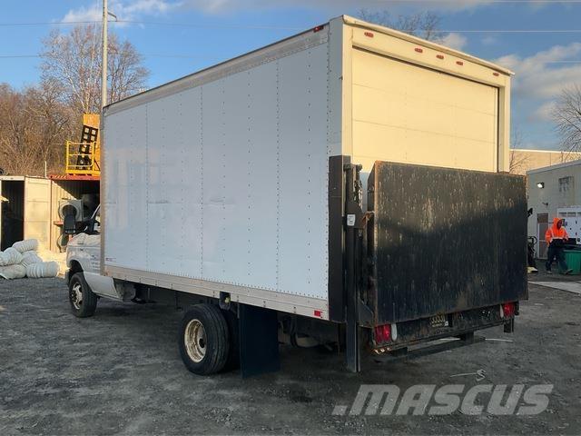 Ford E-350 Fast kasse