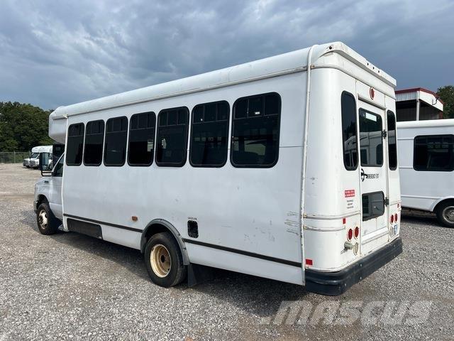 Ford E-450 Minibusser