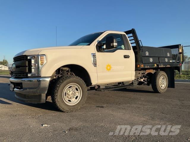 Ford F-250 Lastbil med lad/Flatbed