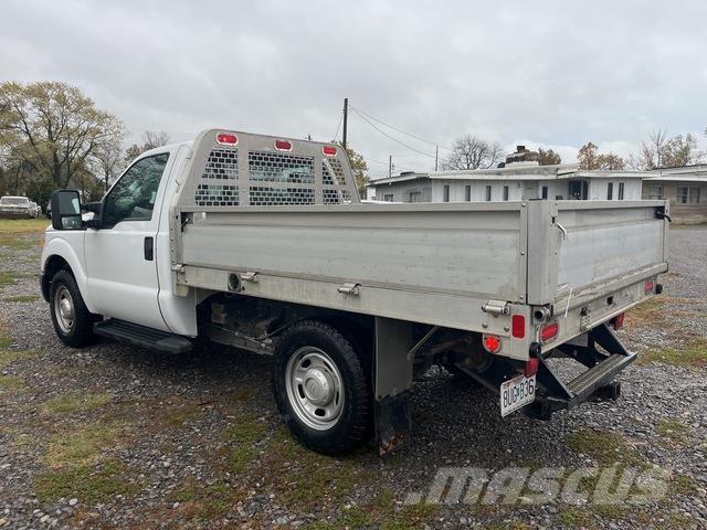 Ford F-250 Lastbil med lad/Flatbed