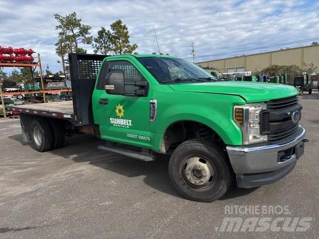Ford F-350 Lastbil med lad/Flatbed