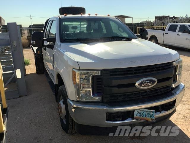 Ford F-350 Lastbil med lad/Flatbed