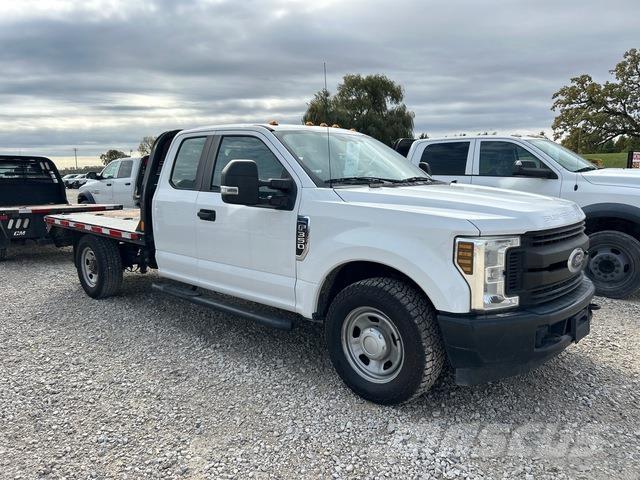 Ford F-350 Lastbil med lad/Flatbed