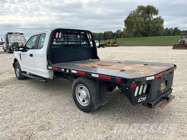 Ford F-350 Lastbil med lad/Flatbed