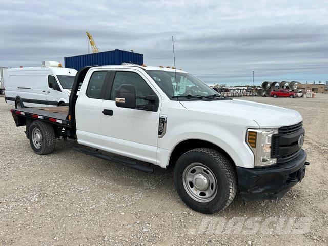 Ford F-350 Lastbil med lad/Flatbed