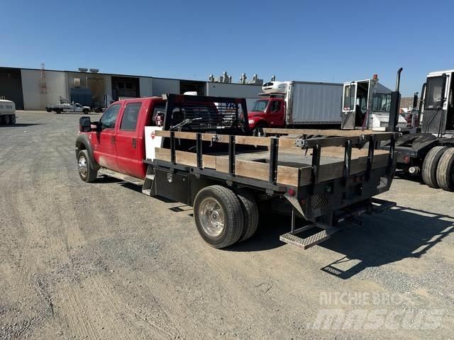 Ford F-550 Lastbil med lad/Flatbed