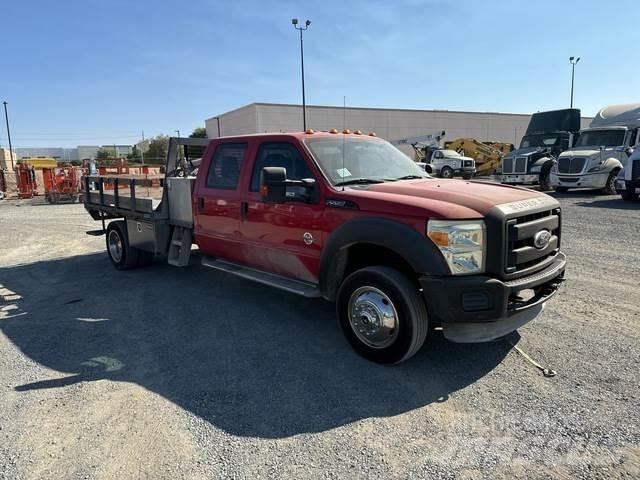 Ford F-550 Lastbil med lad/Flatbed