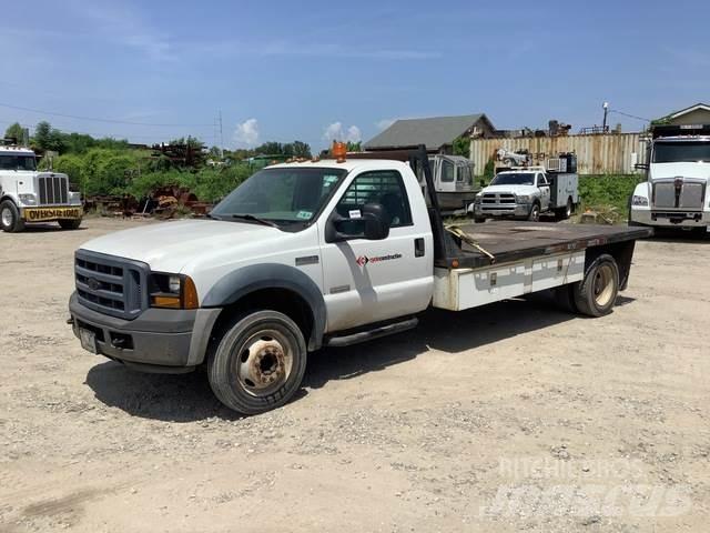Ford F-550 Lastbil med lad/Flatbed