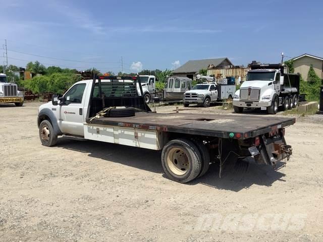 Ford F-550 Lastbil med lad/Flatbed