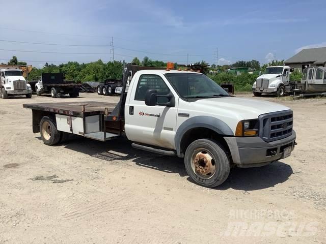 Ford F-550 Lastbil med lad/Flatbed