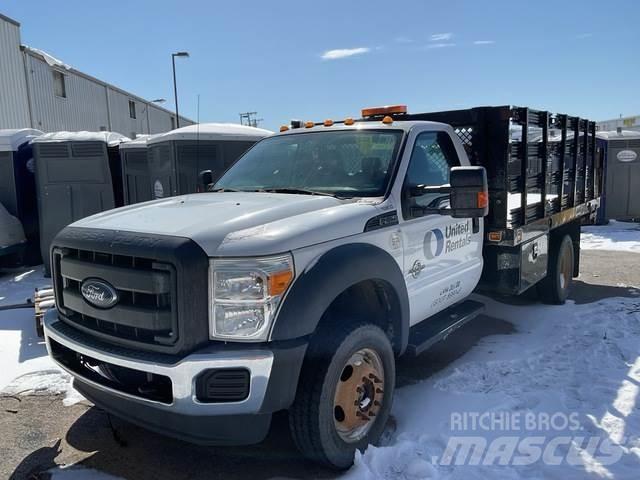 Ford F-550 Lastbil med lad/Flatbed