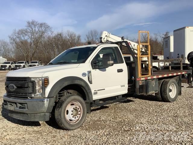 Ford F-550 Lastbil med lad/Flatbed