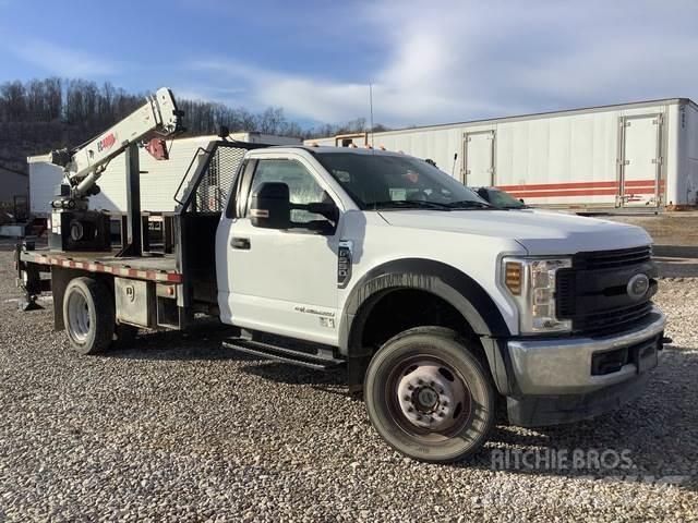 Ford F-550 Lastbil med lad/Flatbed