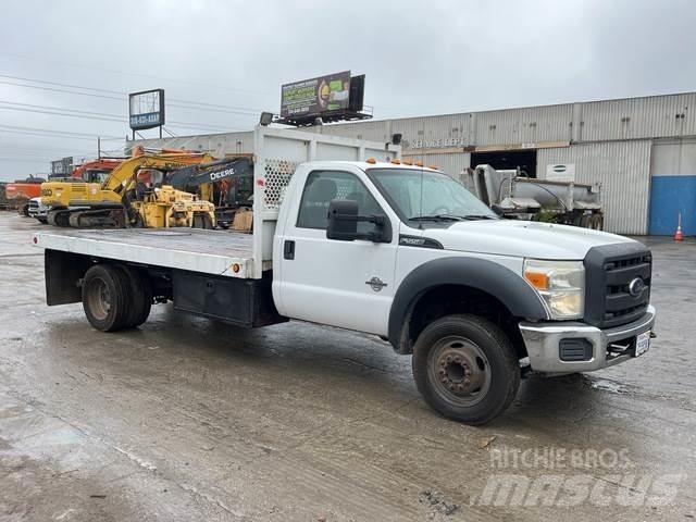 Ford F-550 Lastbil med lad/Flatbed