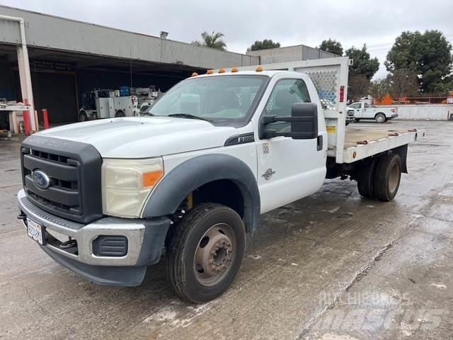 Ford F-550 Lastbil med lad/Flatbed