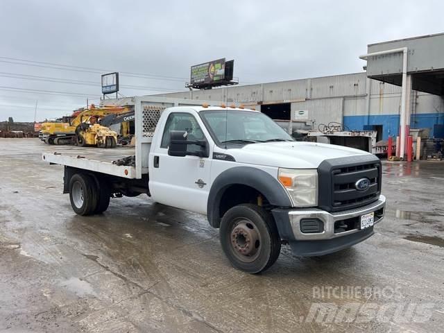 Ford F-550 Lastbil med lad/Flatbed