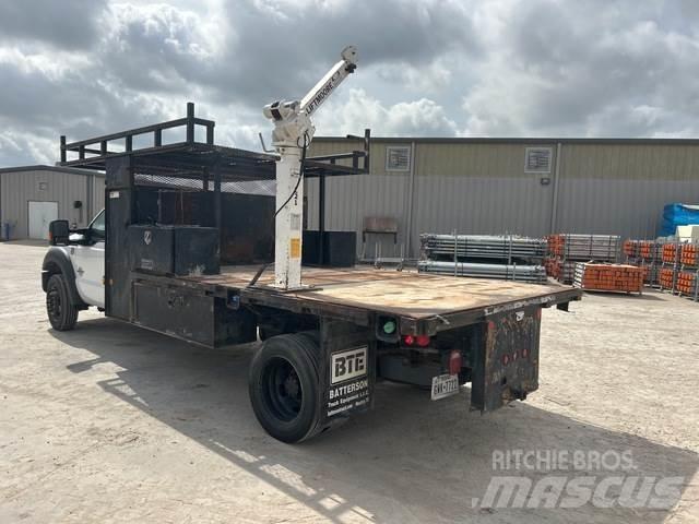 Ford F-550 Lastbil med lad/Flatbed