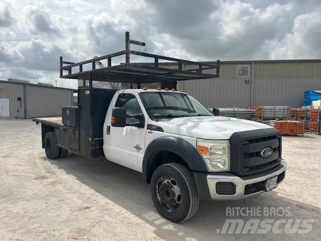 Ford F-550 Lastbil med lad/Flatbed