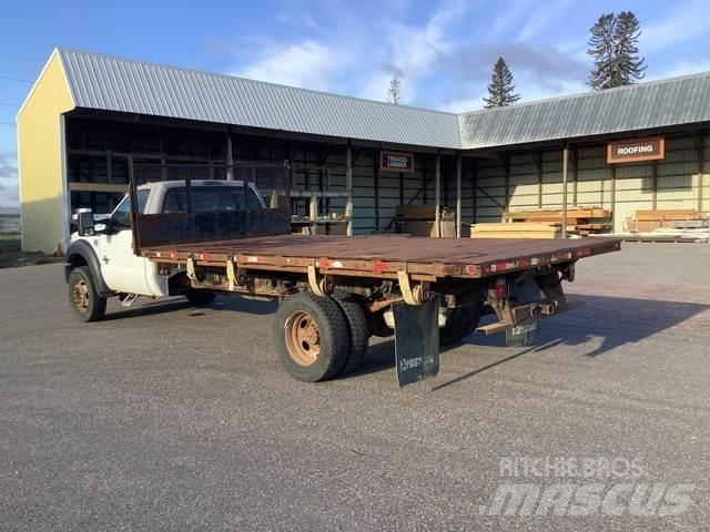 Ford F-550 Lastbil med lad/Flatbed