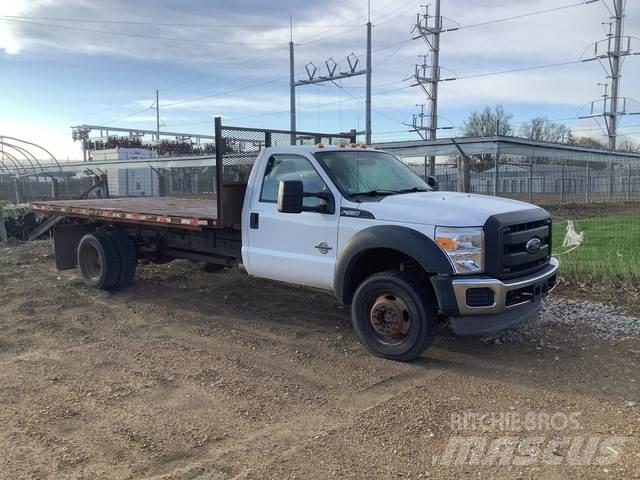 Ford F-550 Lastbil med lad/Flatbed