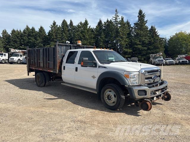 Ford F-550 Lastbil med lad/Flatbed