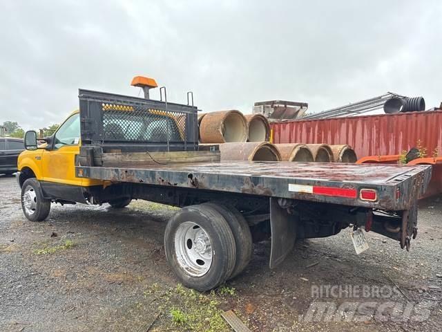 Ford F-550 Lastbil med lad/Flatbed