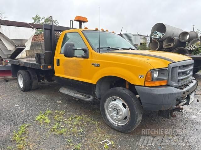 Ford F-550 Lastbil med lad/Flatbed