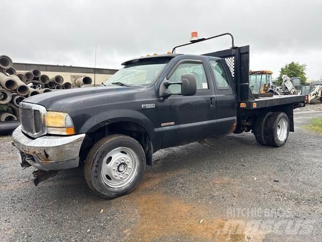 Ford F-550 Lastbil med lad/Flatbed